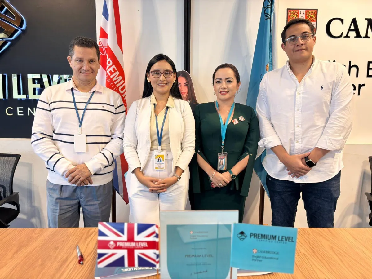 Premium Level firma convenio con Universal School de Santa Elena – La Libertad