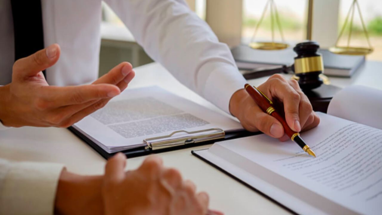 Asset Purchase Agreements Explained: Key Clauses, Benefits, and Risk