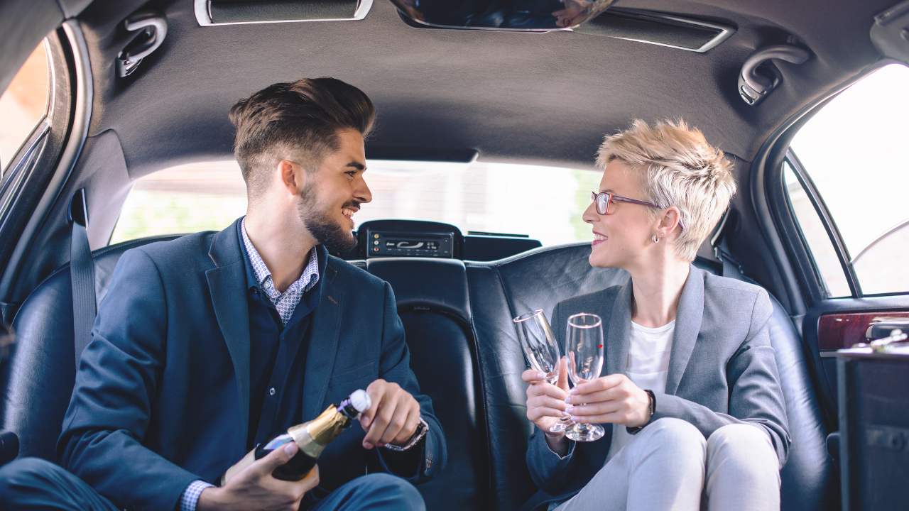 Couples’ Wine Tour Ideas: Romantic Vineyard Trips on a Party Bus