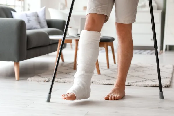 Fibreglass vs Traditional Plaster: What’s Better for Your Broken Bone?
