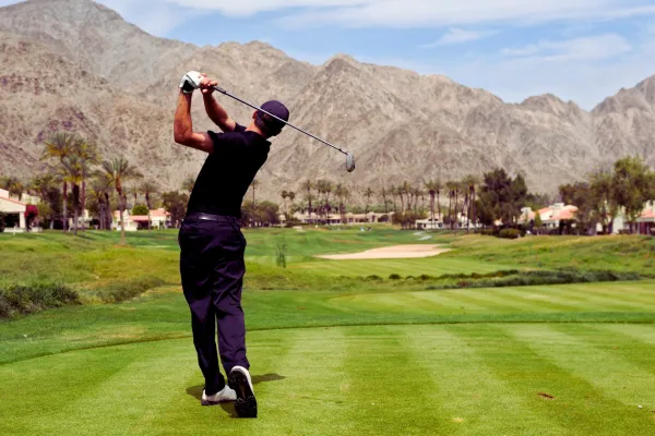 How Indoor Golf Helps Busy Professionals Stay Consistent All Winter