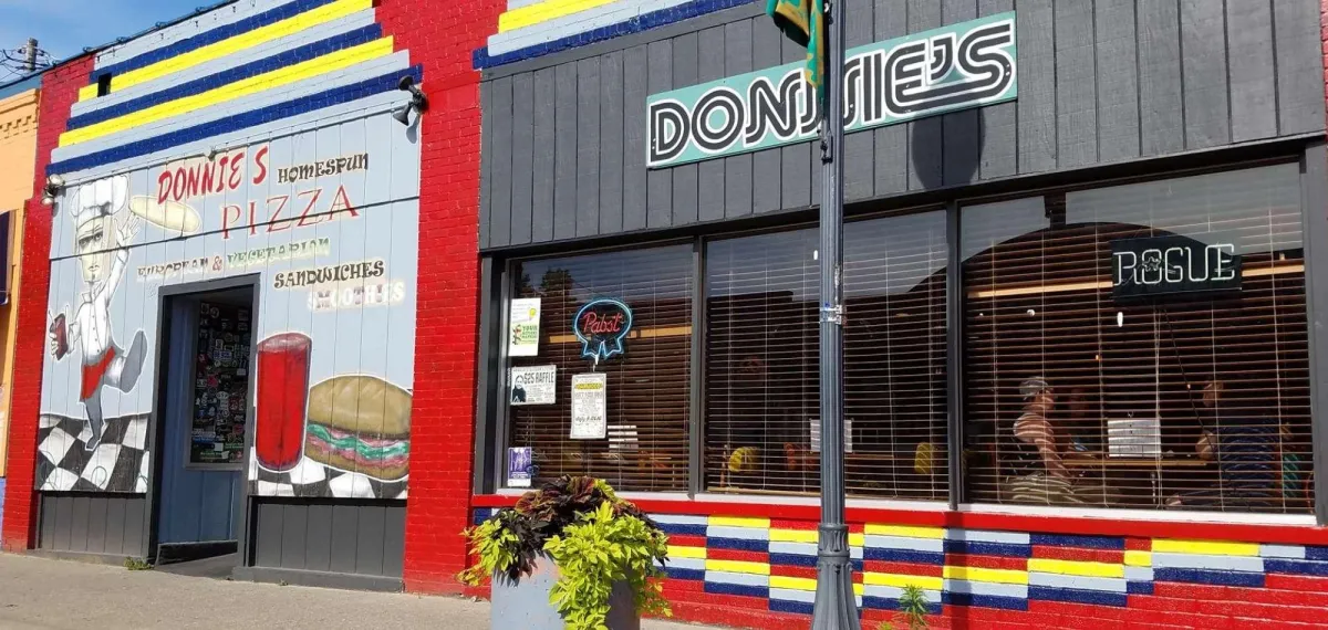 Pizza, Music & Pure Vibes: Why Donnie’s Homespun Pizza Is the Heartbeat of Decatur