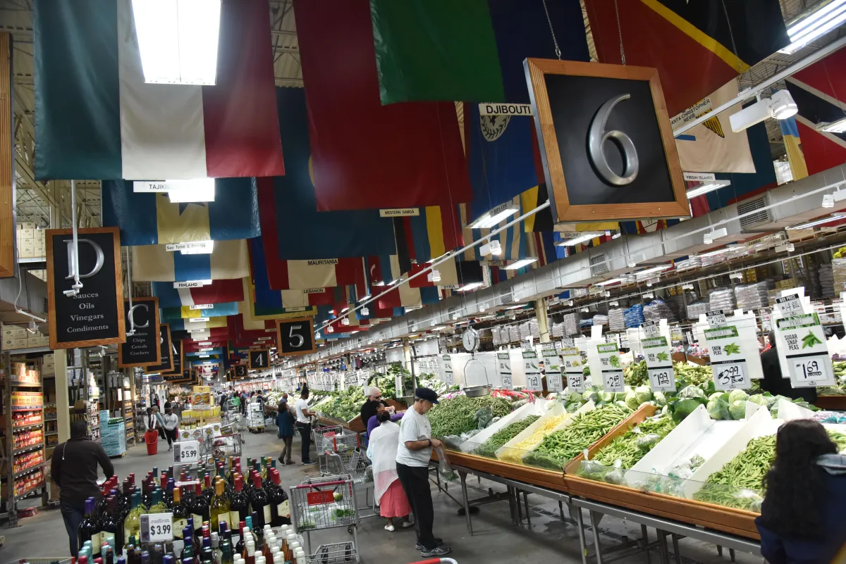 Fresh Finds and Local Flavor at the Decatur Farmers Market 