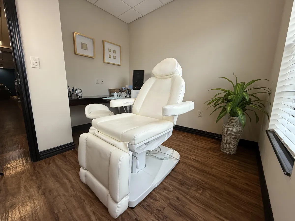 Conceptual image representing maintenance versus corrective non-invasive aesthetic treatments