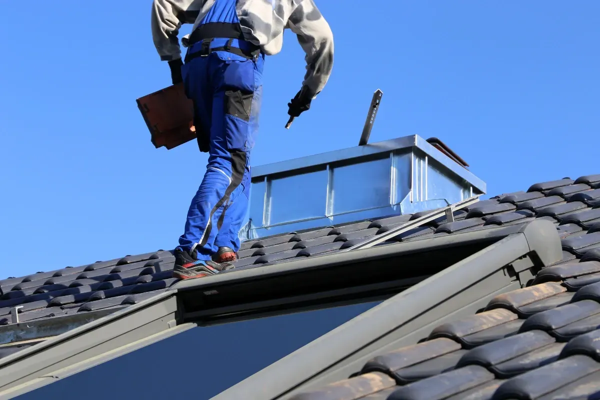 A solar installer inspecting an Edinburgh home's potential for solar