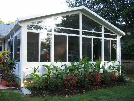  Vinyl vs. Acrylic Sunrooms near Florida: Which Handles Heat Better?