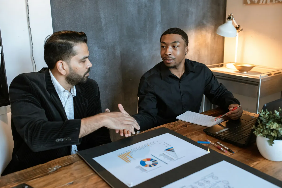 A team leader guiding employees in a collaborative meeting