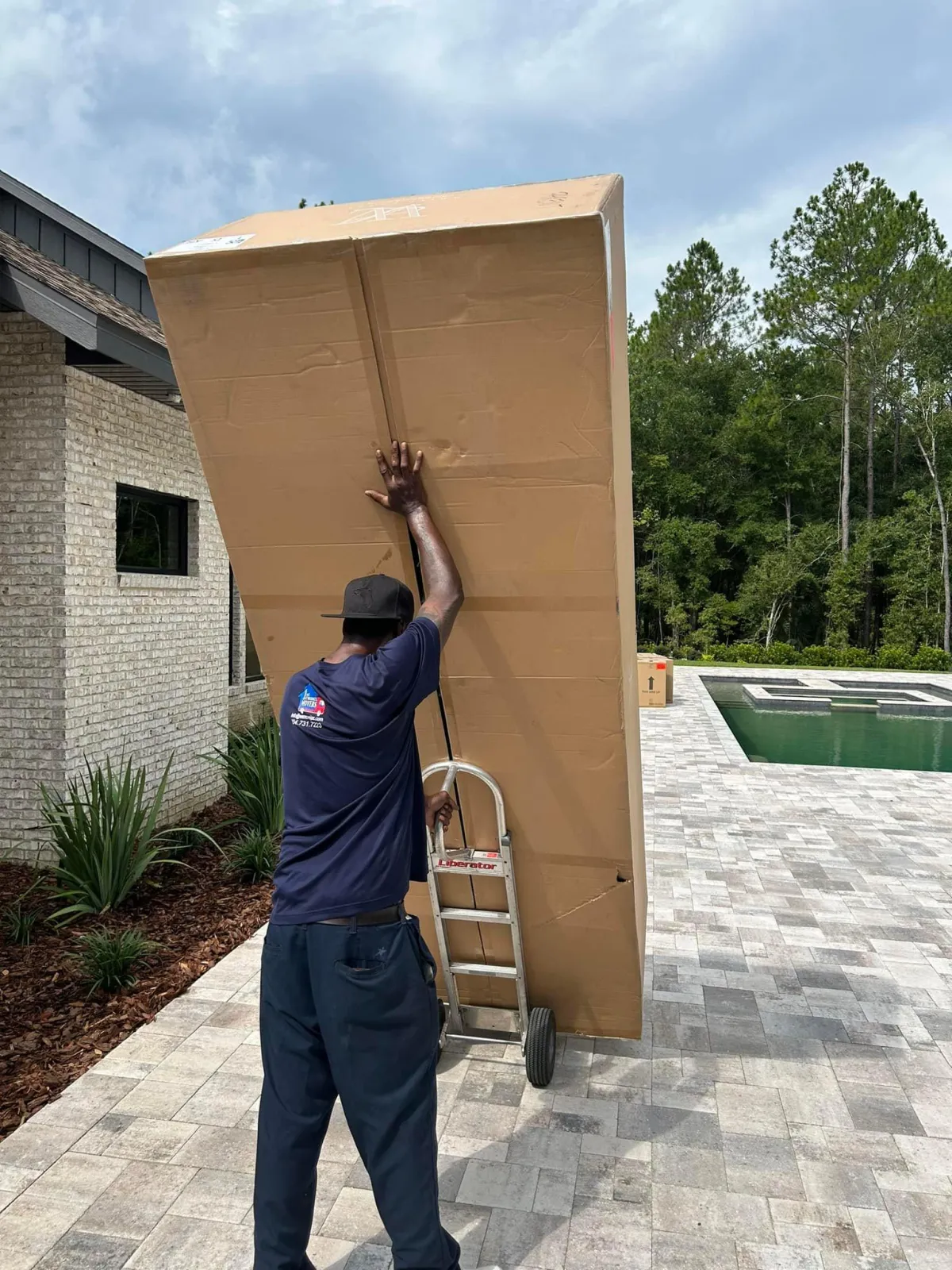 photo of 1st Choice Movers team at work