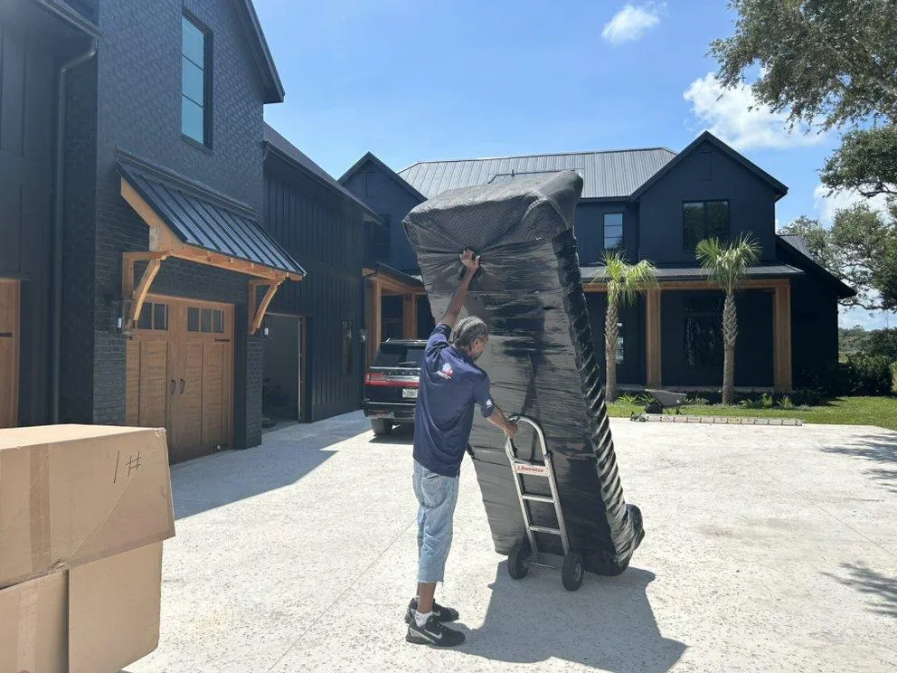 photo of 1st Choice Movers team at work
