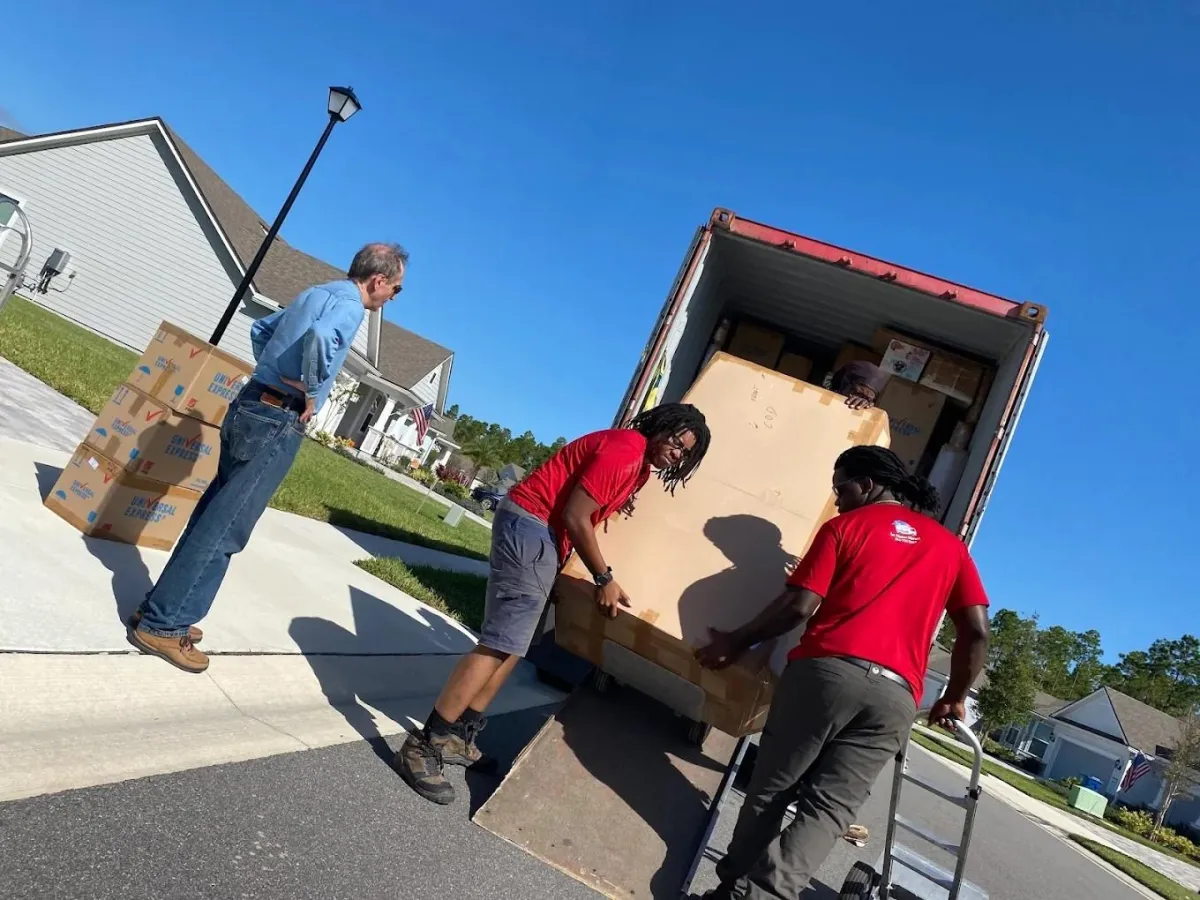 photo of 1st Choice Movers team at work