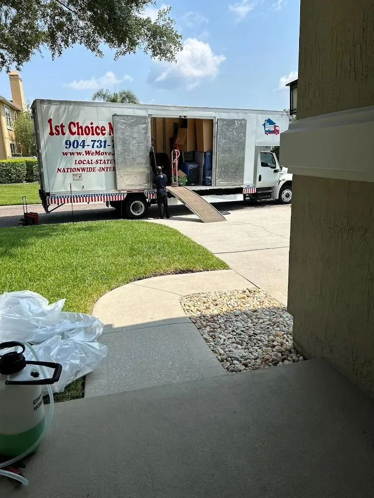 photo of 1st Choice Movers team at work