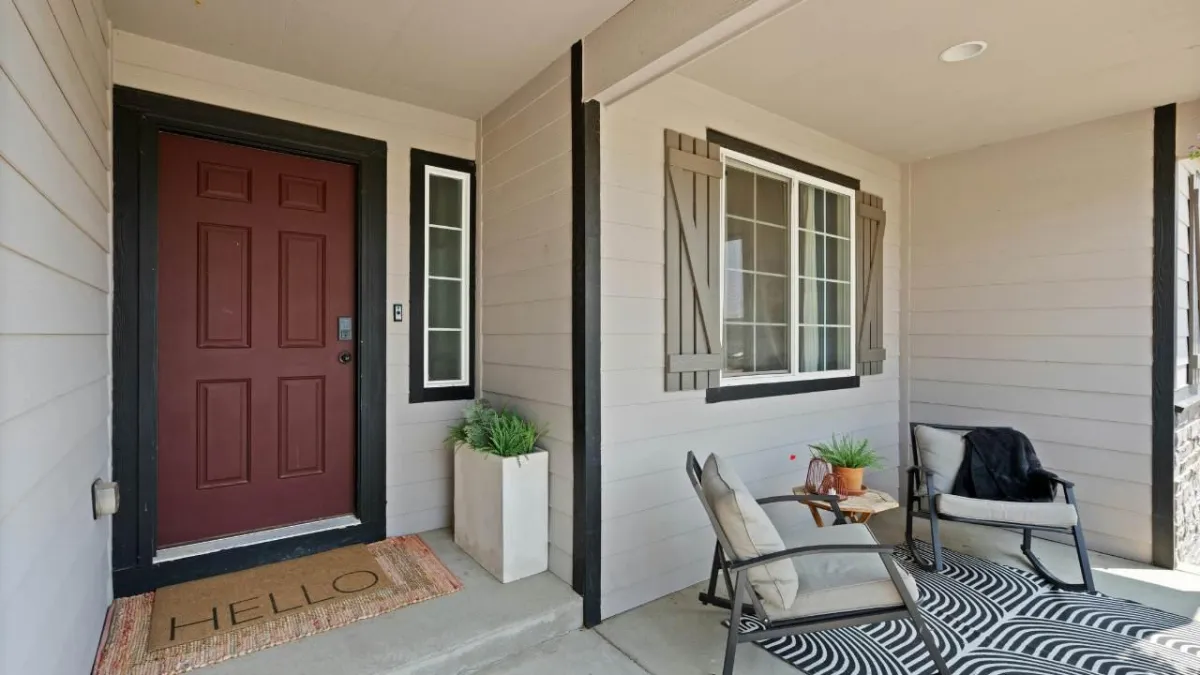 Front Porch Remodeling Ideas to Welcome Guests in Style