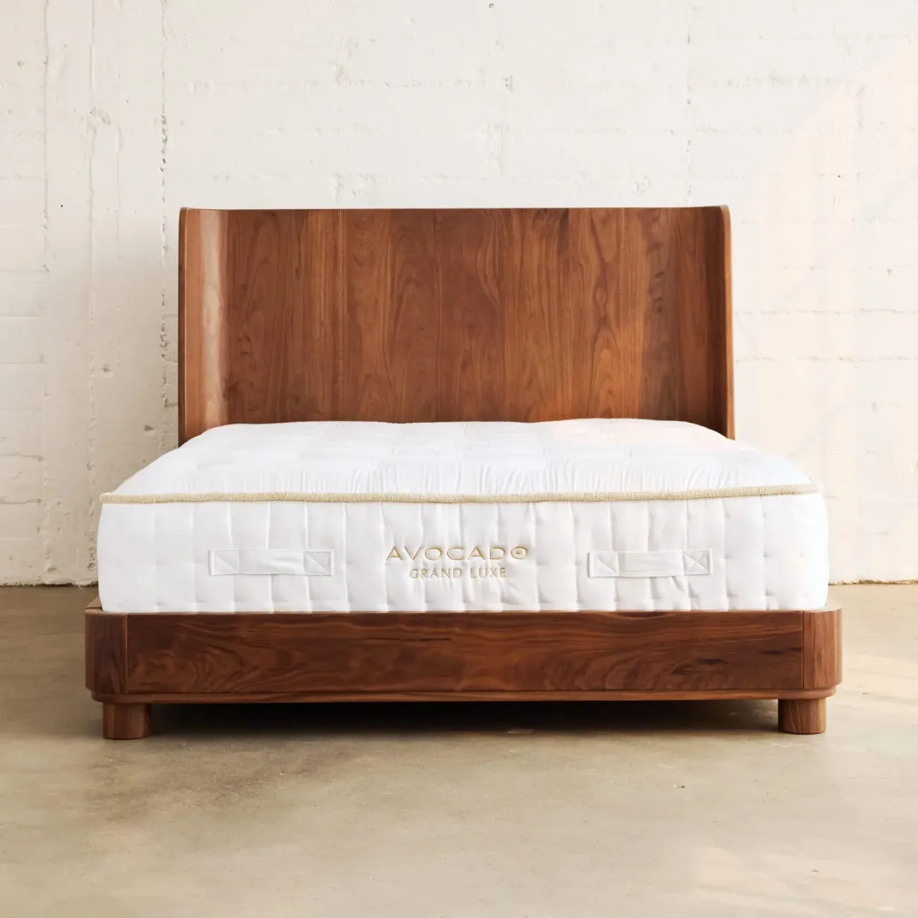 The Grand Luxe Mattress by Avocado, Classic Tufted Top profile