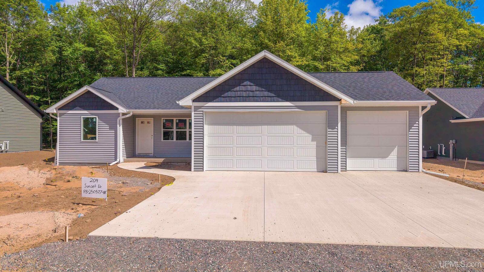 209 Sunset Dr — the Foxglove at Maple Ridge