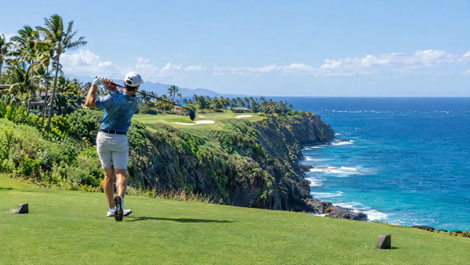 Clifftop golf course above the ocean