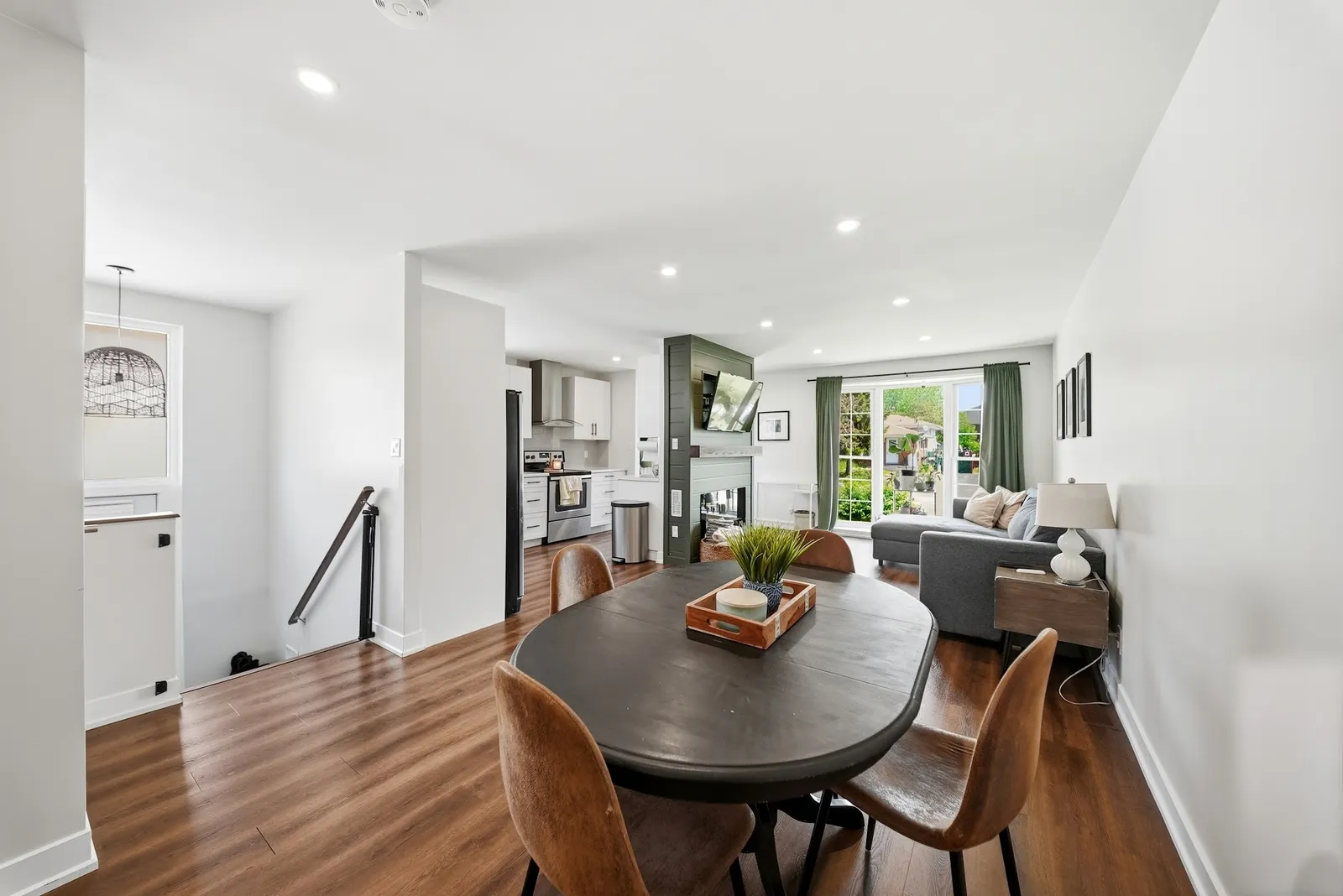 Dining area with feature wall