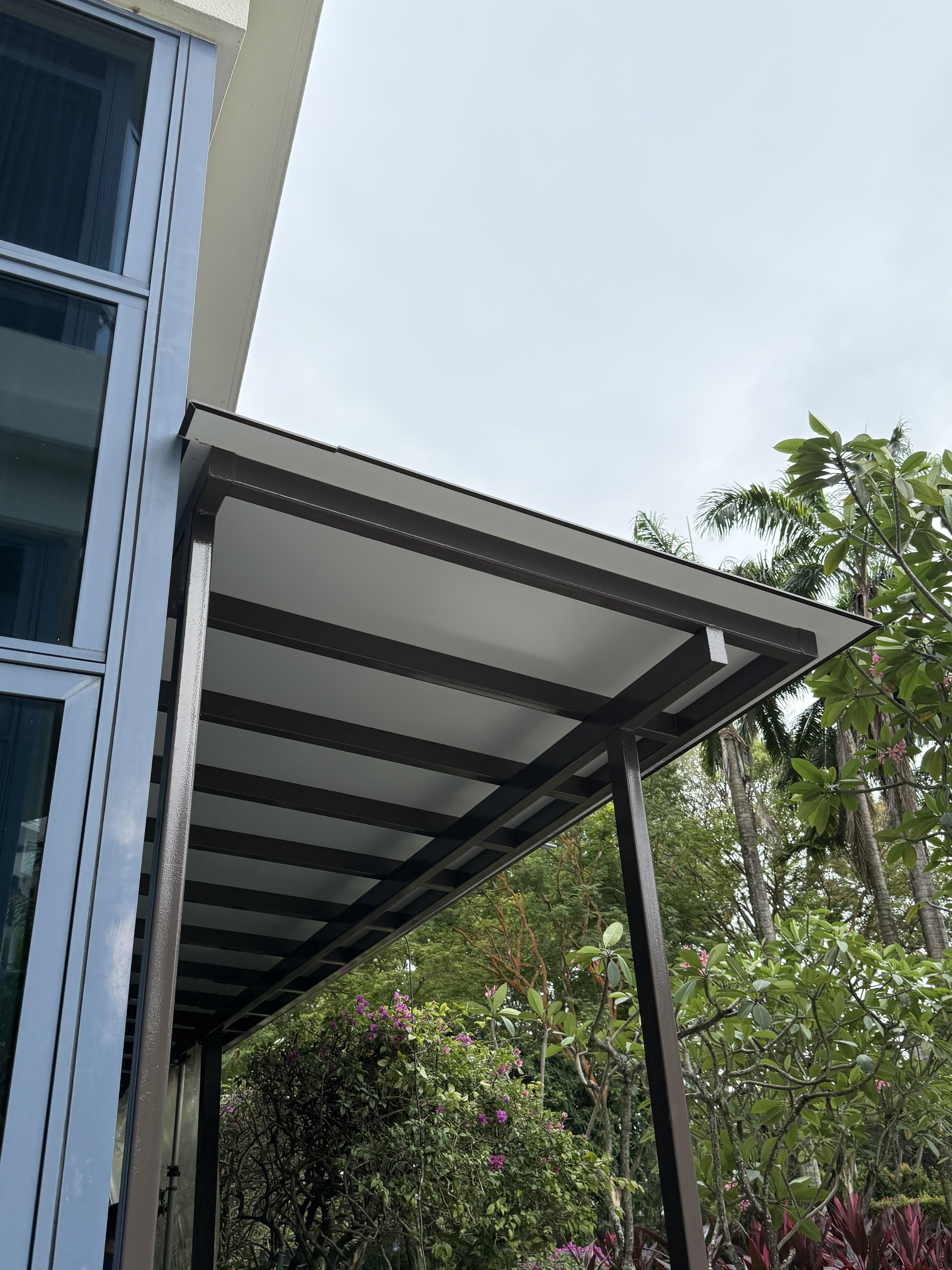 Polycarbonate roof extension on an upper floor
