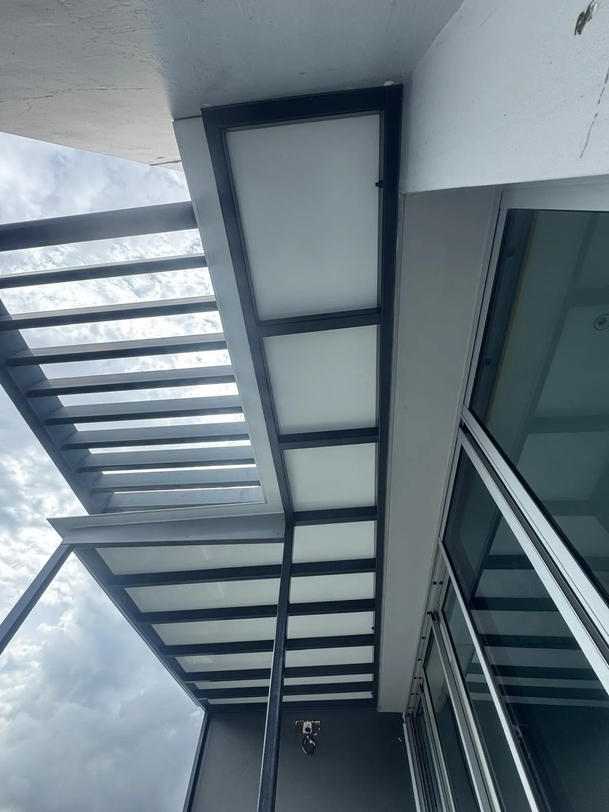 Aluminium composite roof seen from below
