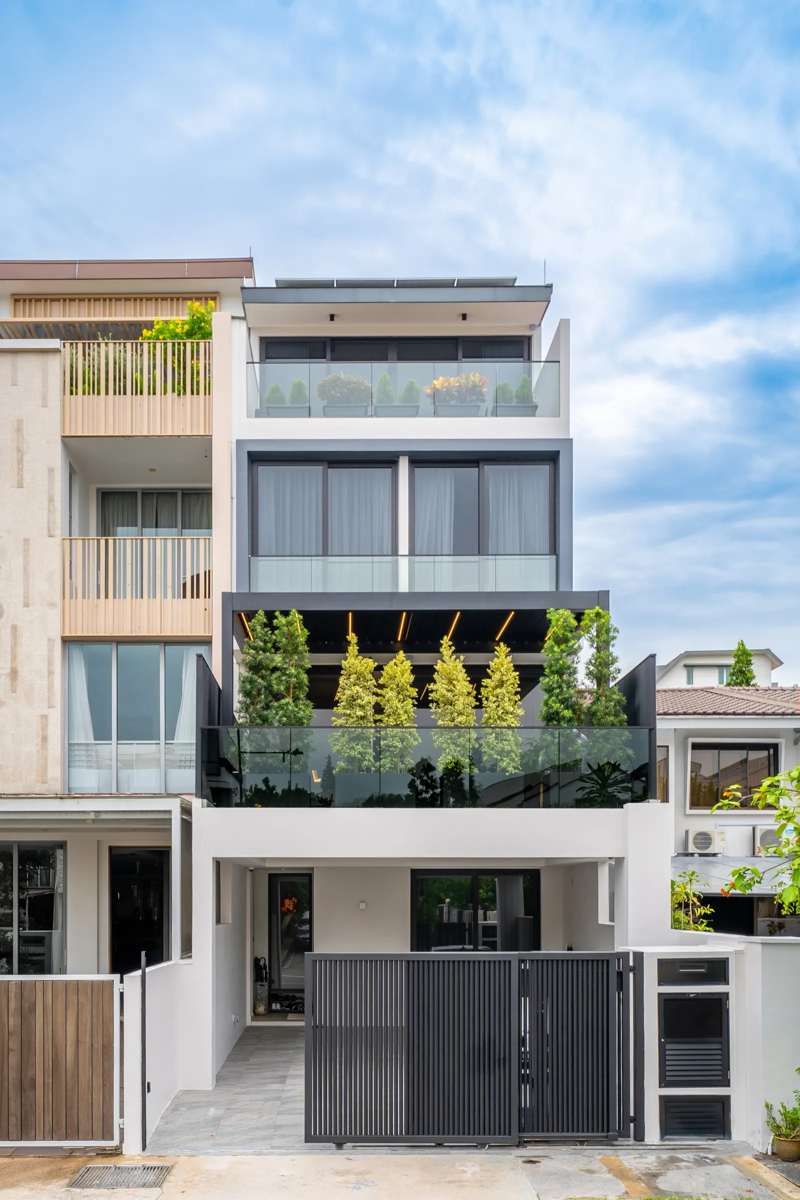 Terrace house with a balcony roof and planter screen