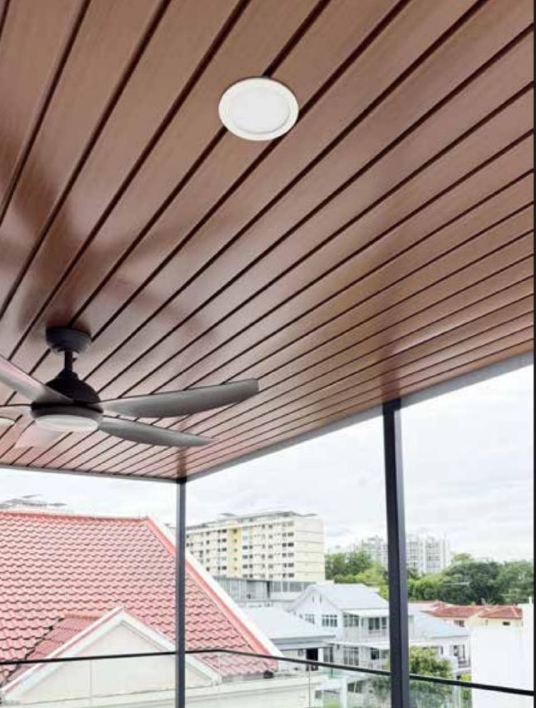 Timber-look aluminium ceiling with a ceiling fan over a balcony
