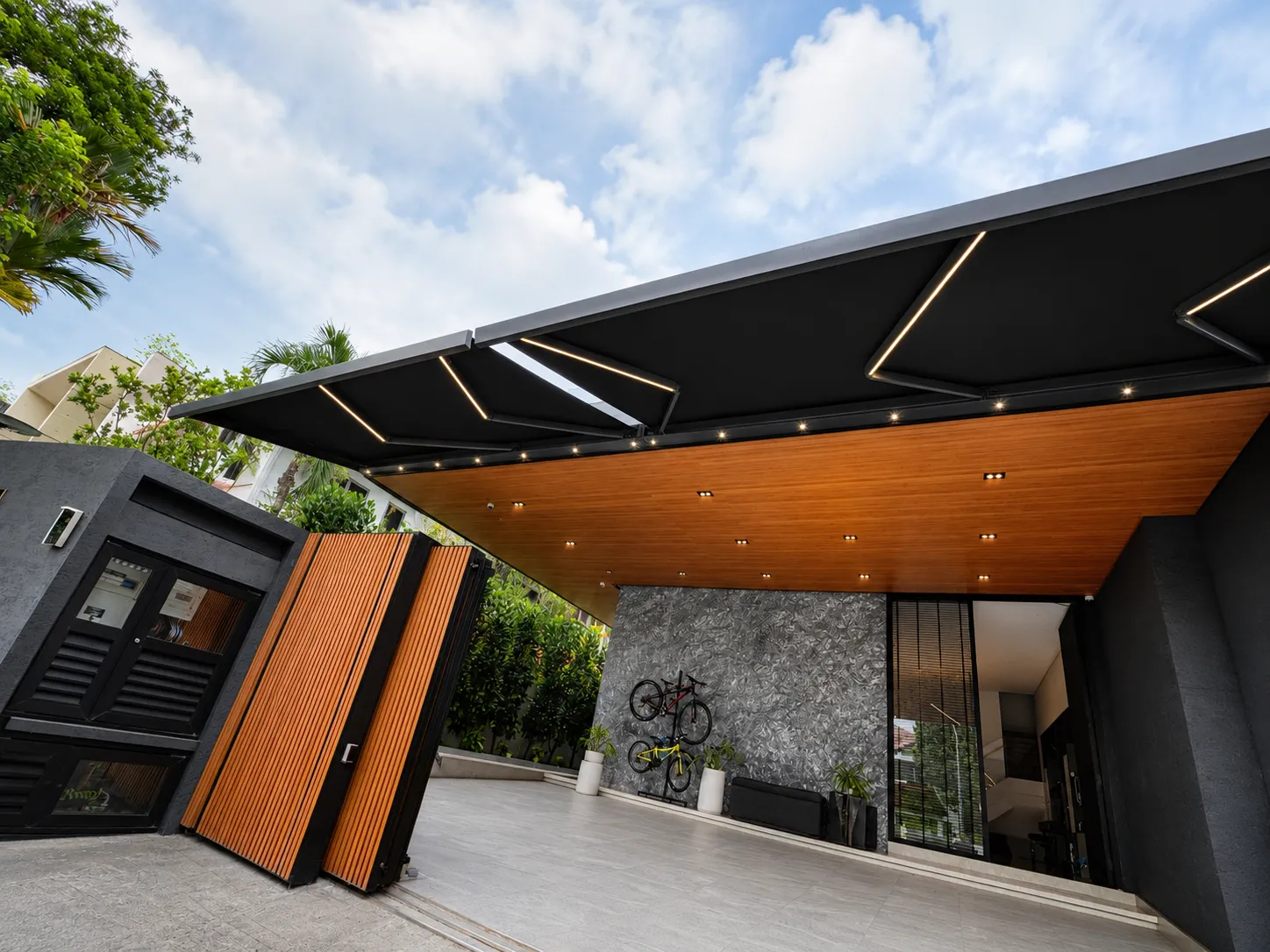 Pergola with a timber-look privacy screen