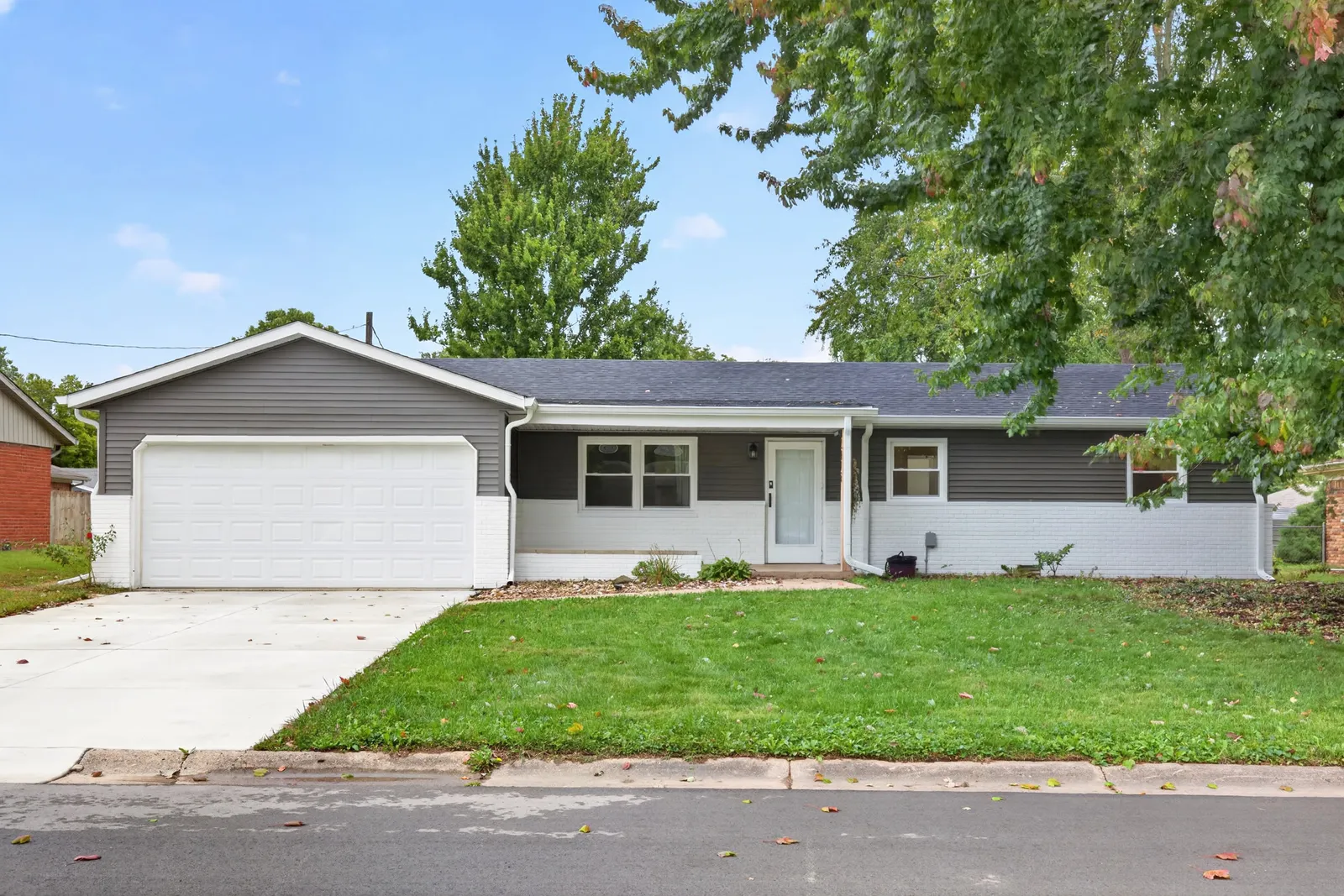 2815 Yellowwood Ct, Columbus, IN 47203, photo 45 of 55