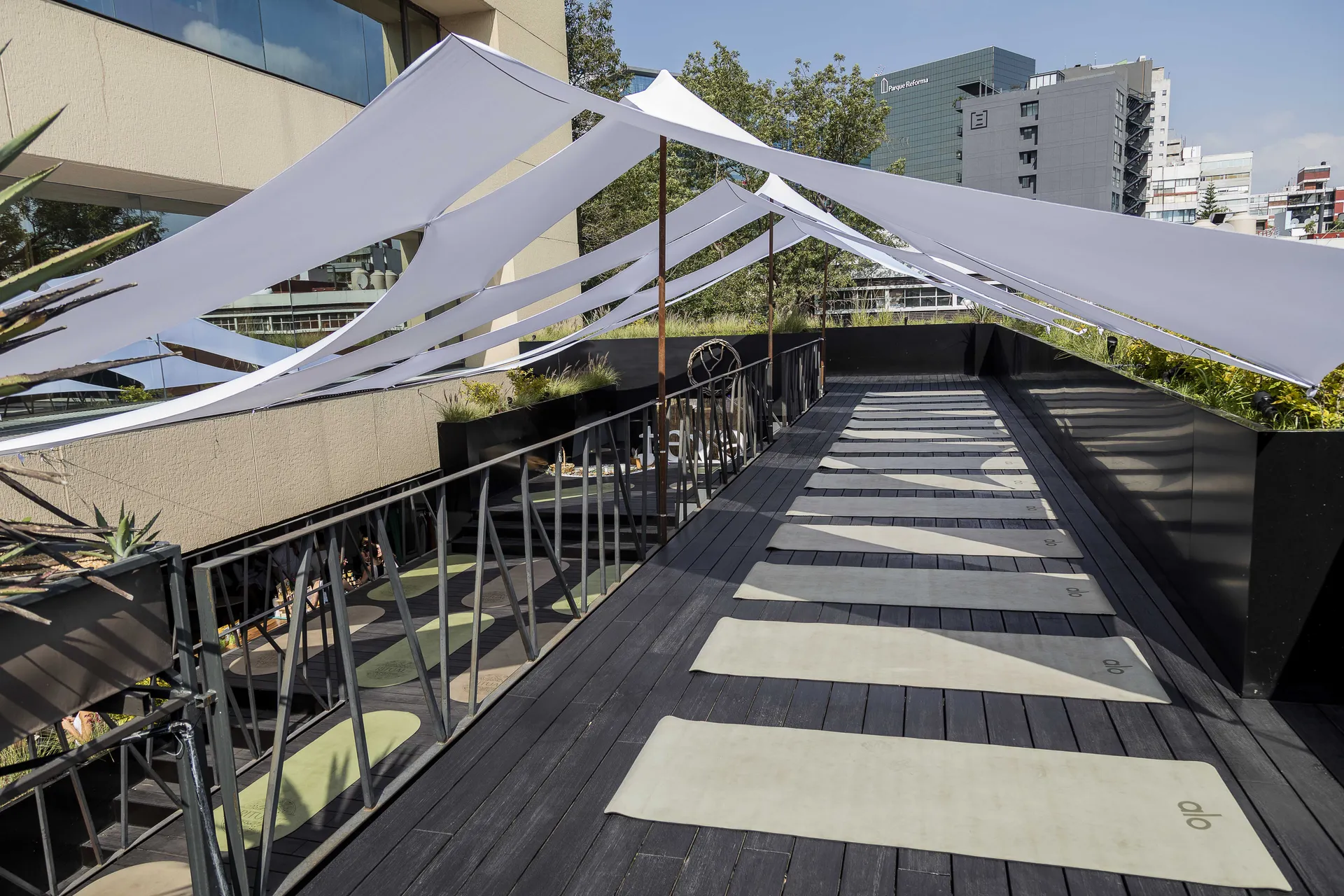 Terraza con velas y vista a Polanco