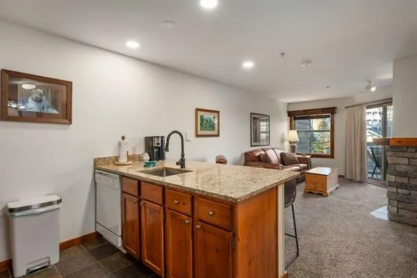 Queen bedroom RF219
