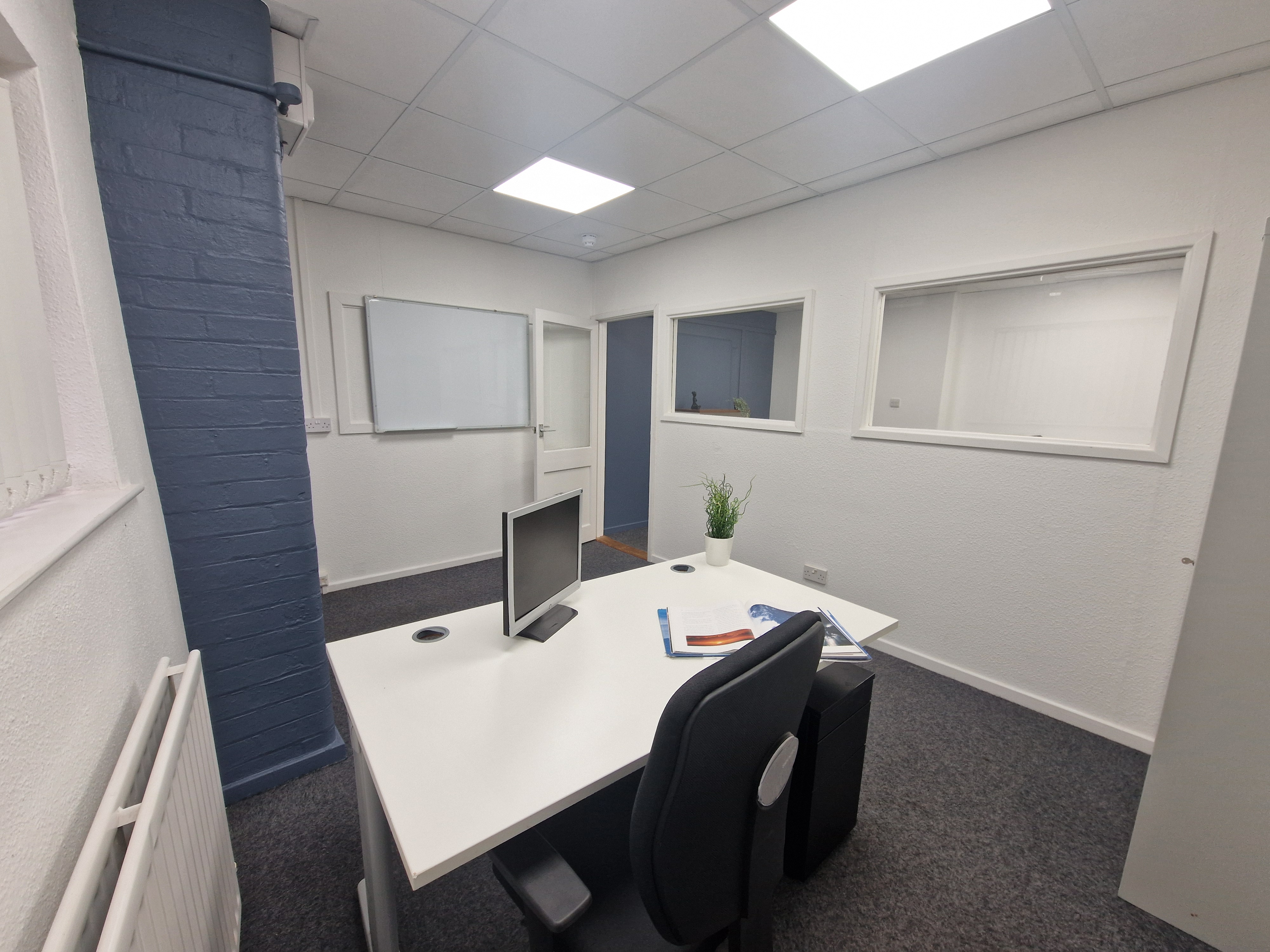 4 Person office (No VAT) FF10 - with 2 rooms – Image 5