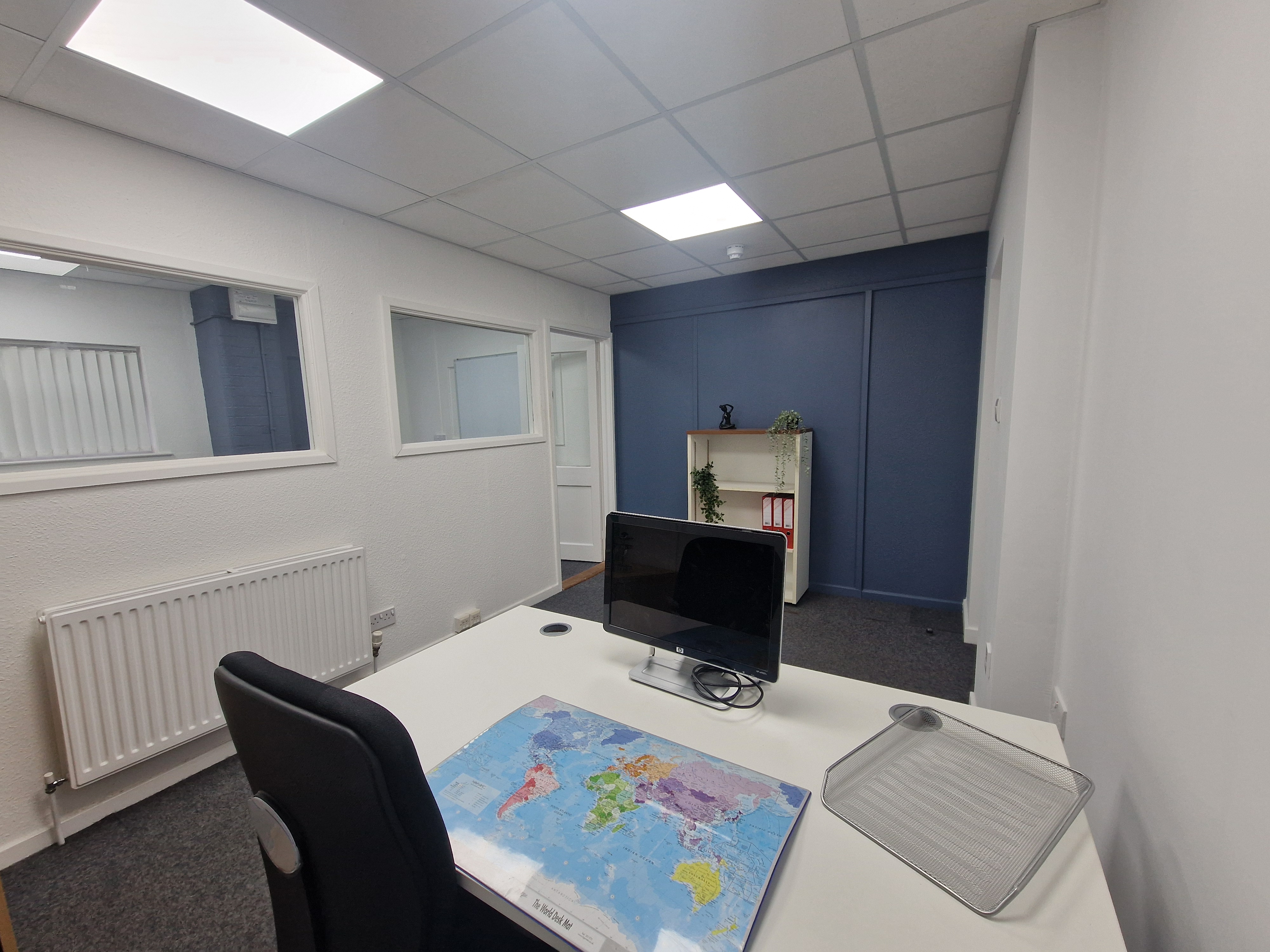 4 Person office (No VAT) FF10 - with 2 rooms – Image 3