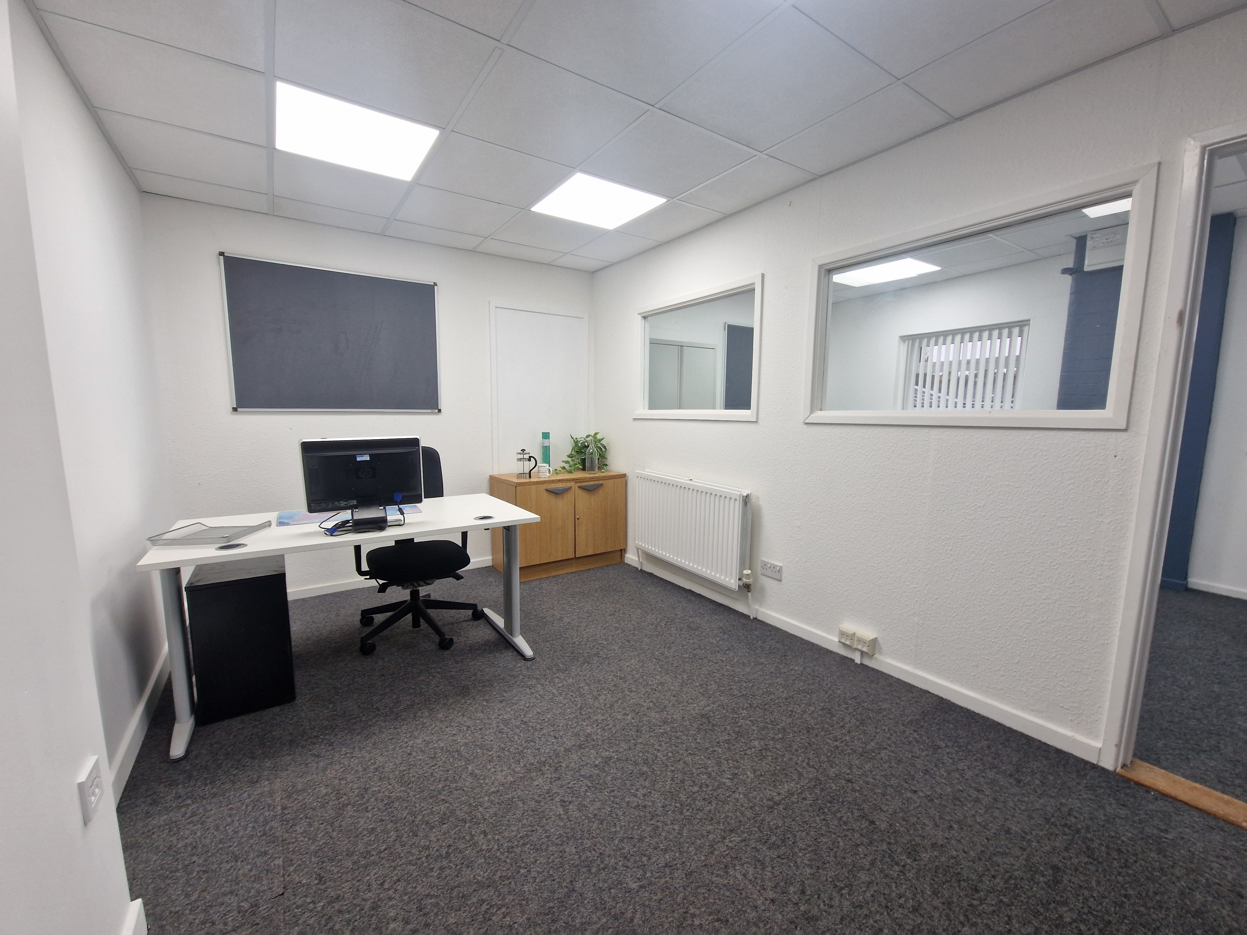 4 Person office (No VAT) FF10 - with 2 rooms – Image 8
