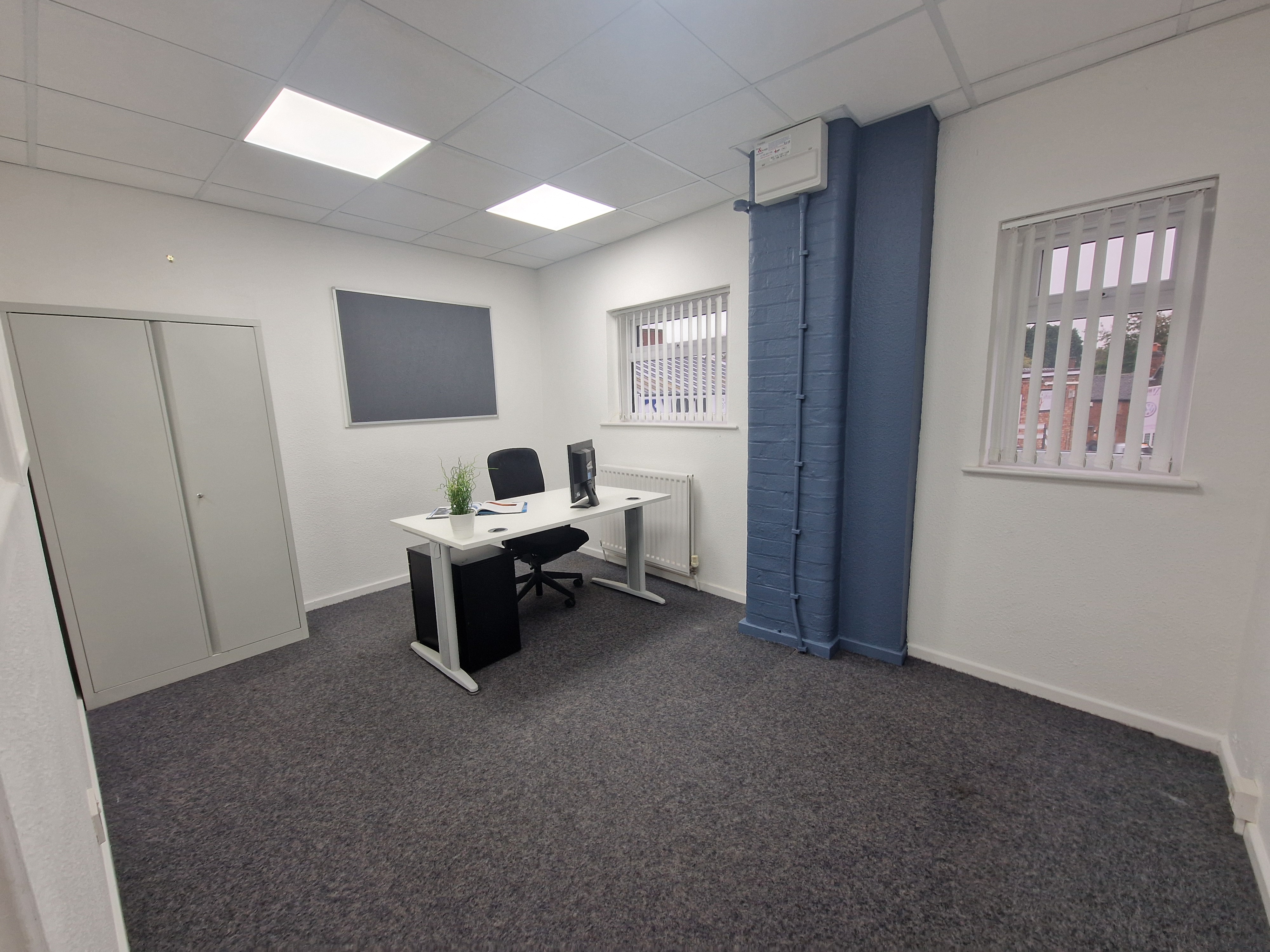 4 Person office (No VAT) FF10 - with 2 rooms – Image 7