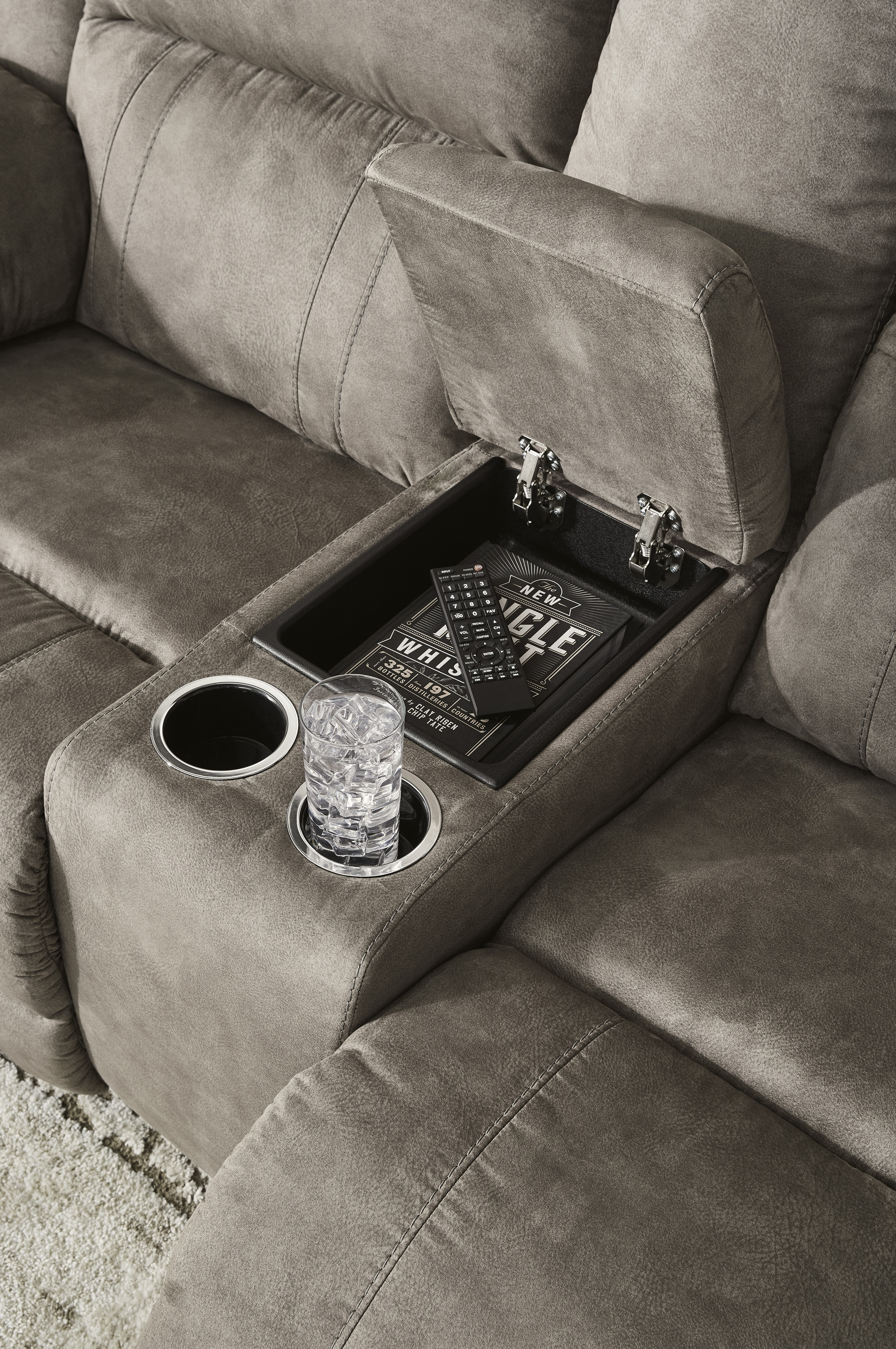 Laresview DBL Rec Loveseat w/Console- 3720394 – Image 5