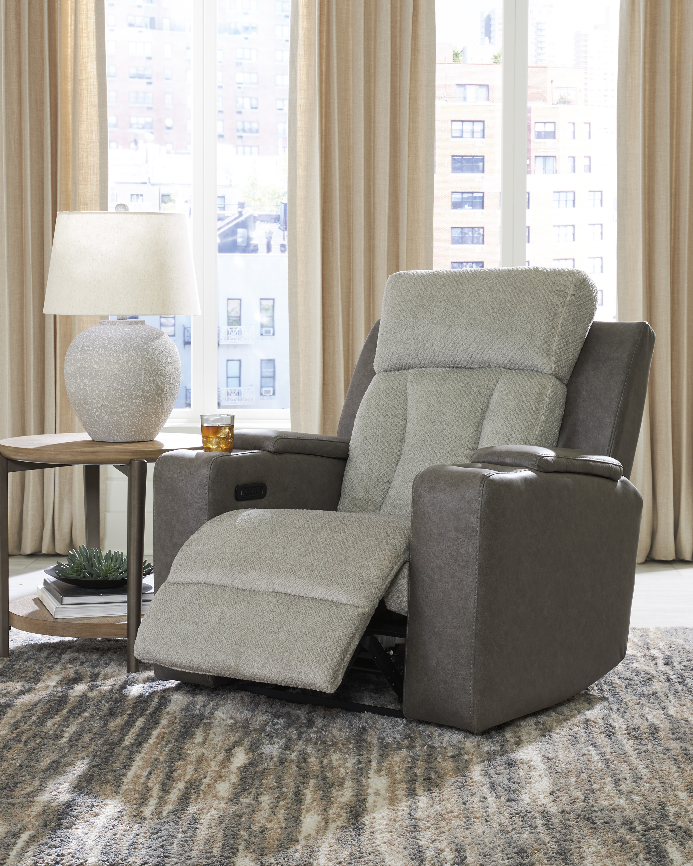 Branthorpe PWR Recliner/ADJ Headrest – Image 3