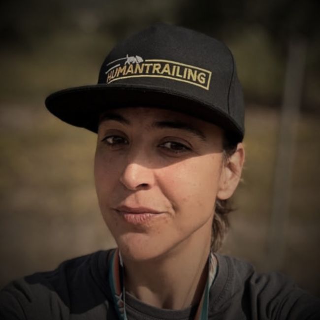 Gorra con logo bordado · Humantrailing – Imagen 1