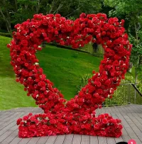 🌹Red Rose Romantic Heart Arch – Image 2