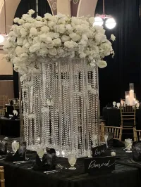 ✨🌸 💎 Luxury Crystal Chandelier Floral Centerpiece Rental – Image 1