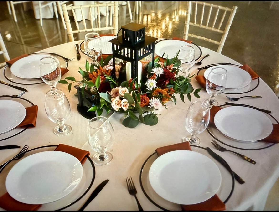 🏮 Rustic Lantern & Floral Centerpiece Rental – Image 1