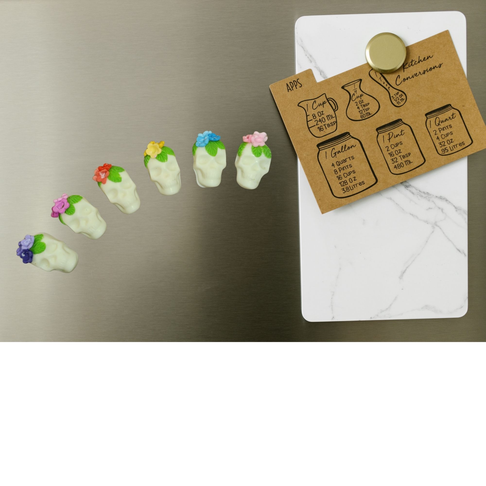 Glow-in-the-dark skull magnets – Image 3