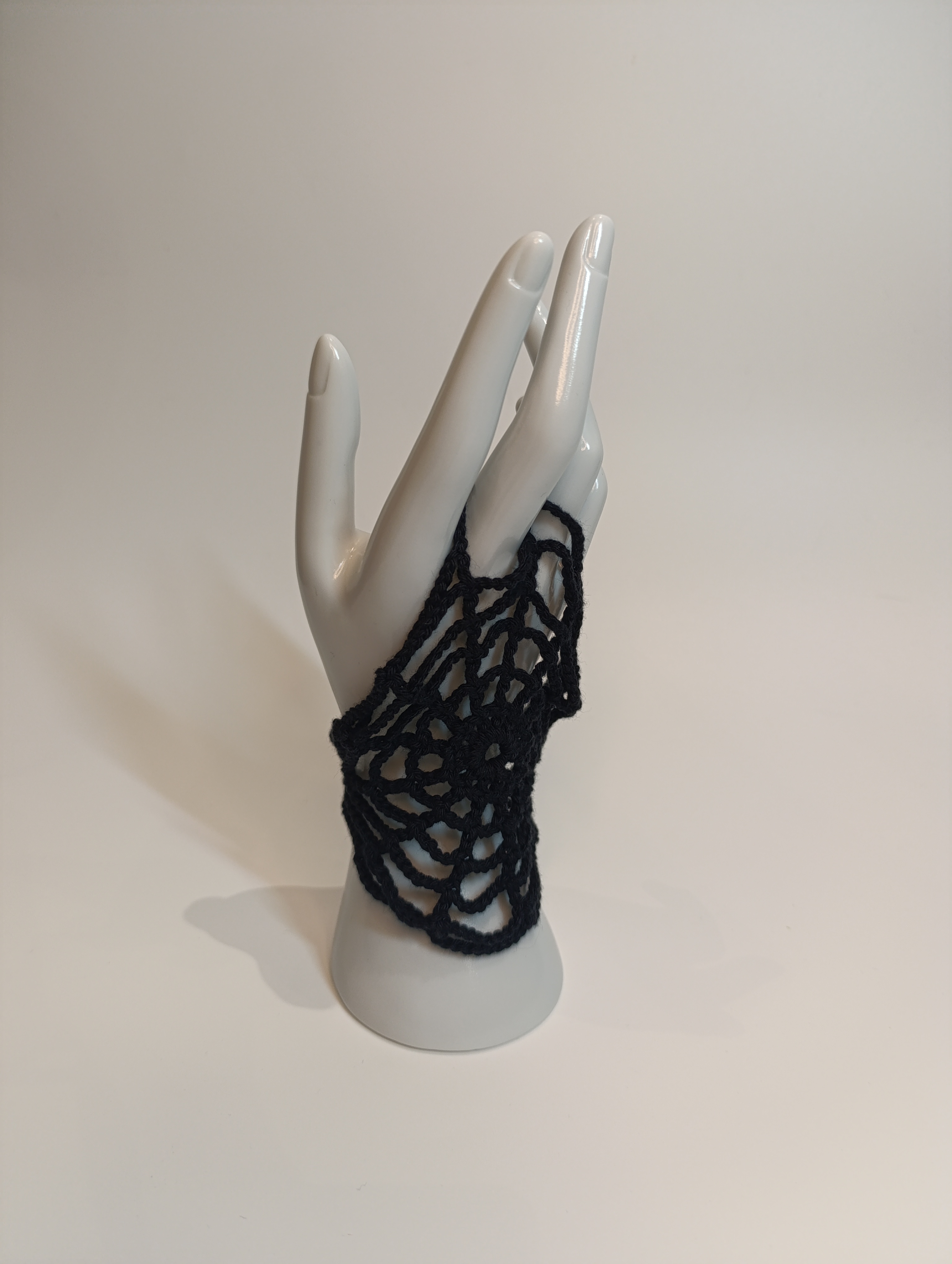 Spiderweb Mittens – Image 4