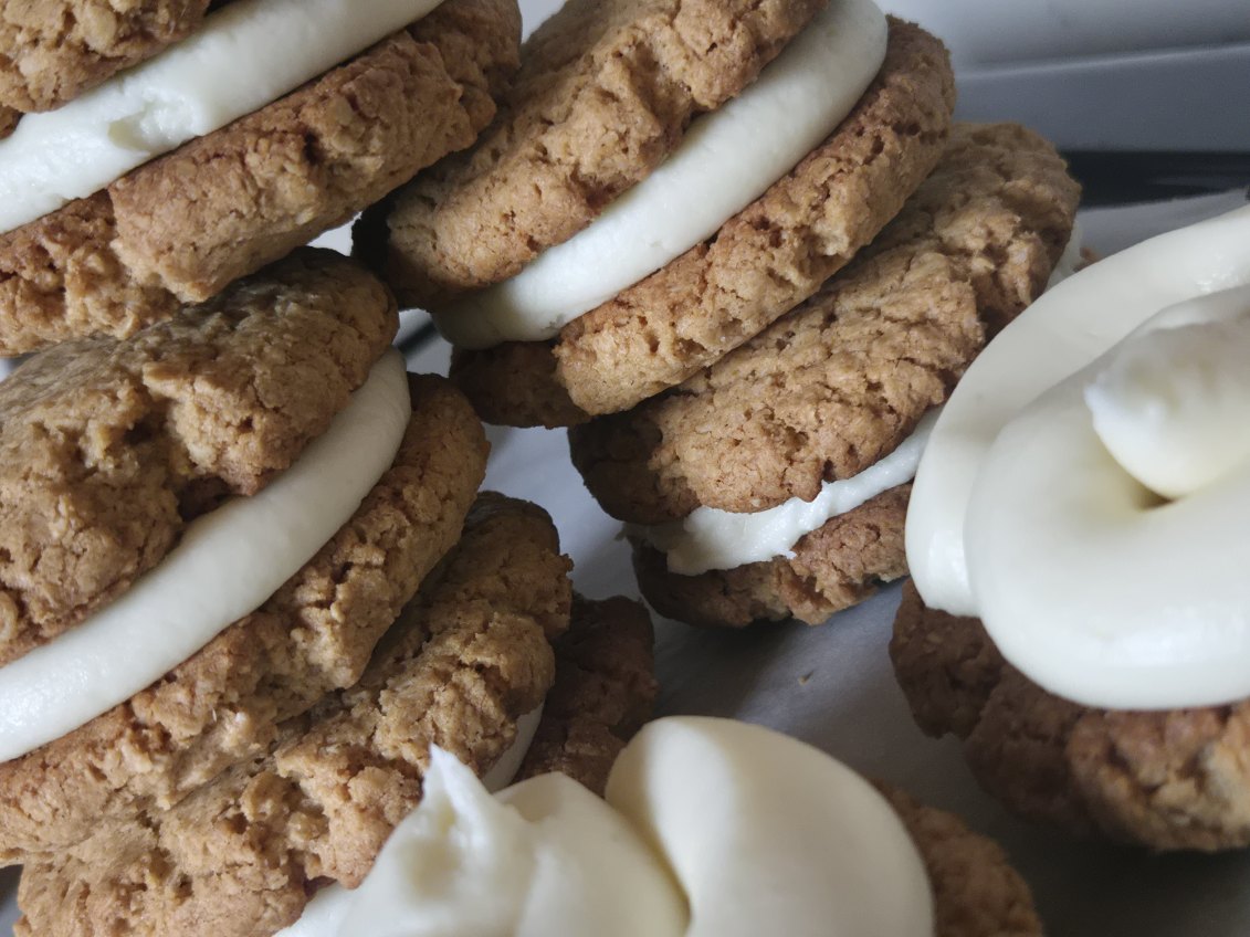 Oatmeal Cream Pies (half dozen) – Image 1