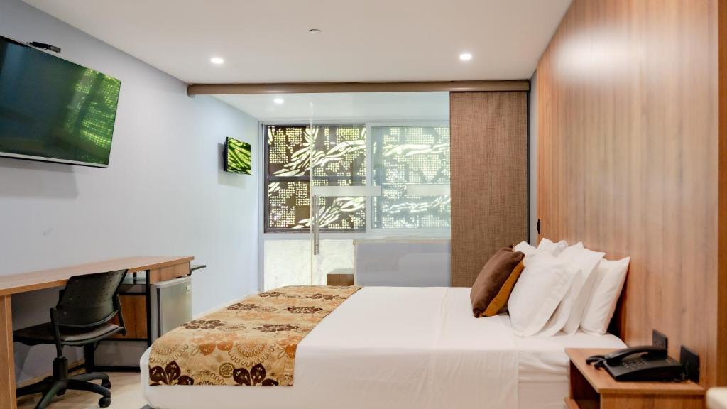 Hotel Madeiro Poblado — Suite with Jacuzzi | Hotel Only, Oct 9–13 – Image 2