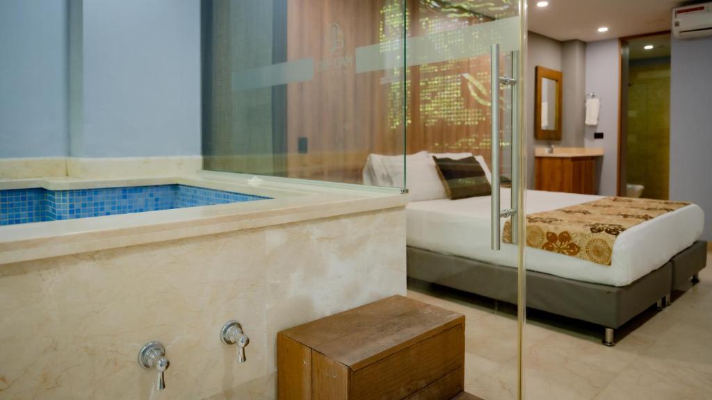 Hotel Madeiro Poblado — Suite with Jacuzzi | Hotel Only, Oct 9–13 – Image 1
