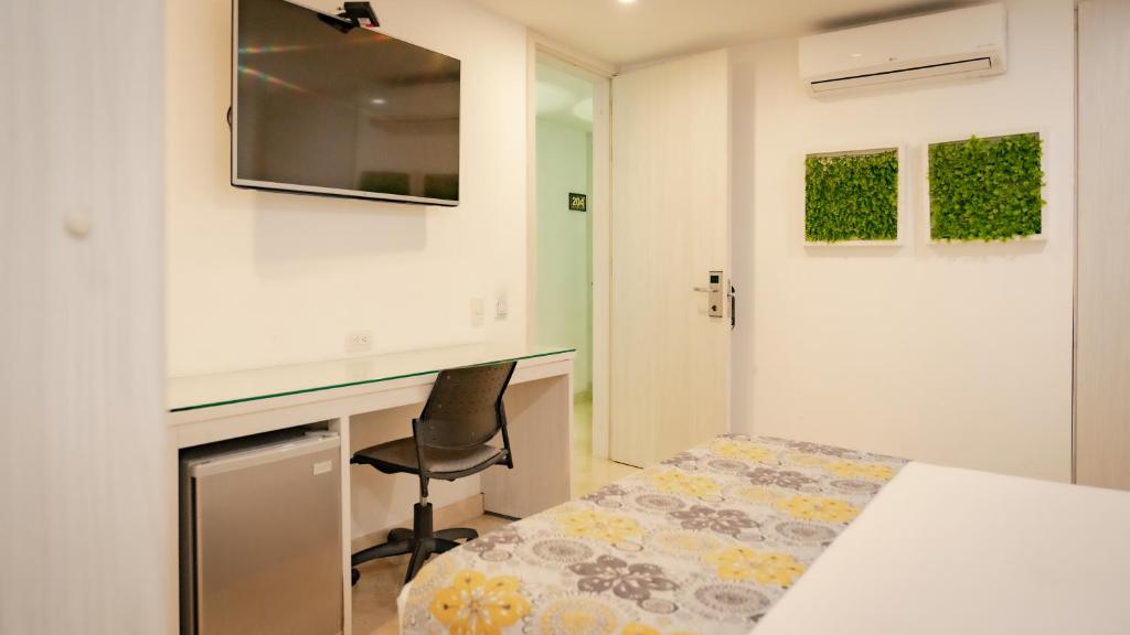 Hotel Madeiro Poblado — Standard Room | Hotel Only, Oct 9–13 – Image 2