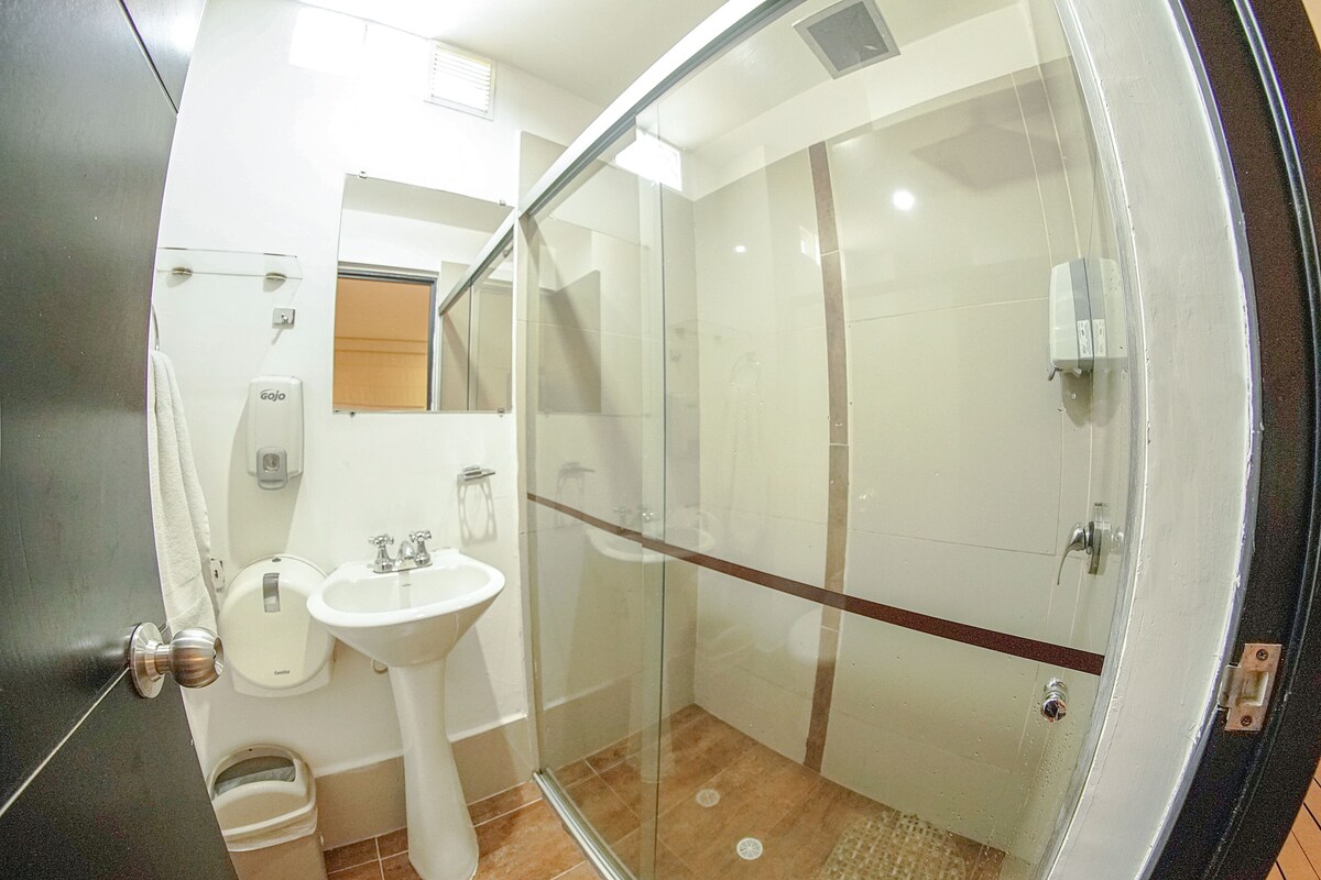 Hotel Tik Poblado — Standard Room | 5-Night EDC Colombia Package – Image 3