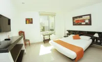 Hotel Tik Poblado — Quintuple Room | Hotel Only, Oct 9–13 – Image 3
