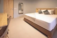 Hotel Leviu Poblado — King Suite | 5-Night EDC Colombia Package – Image 2