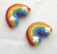 Felt rainbow with clouds – Image 1