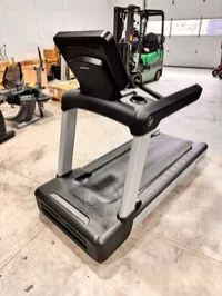 Life Fitness Commercial Treadmill w/ Integrity Console *LIGHTLY USED* – Image 3