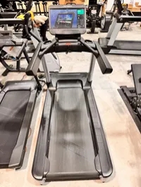 Life Fitness Commercial Treadmill w/ Integrity Console *LIGHTLY USED* – Image 2